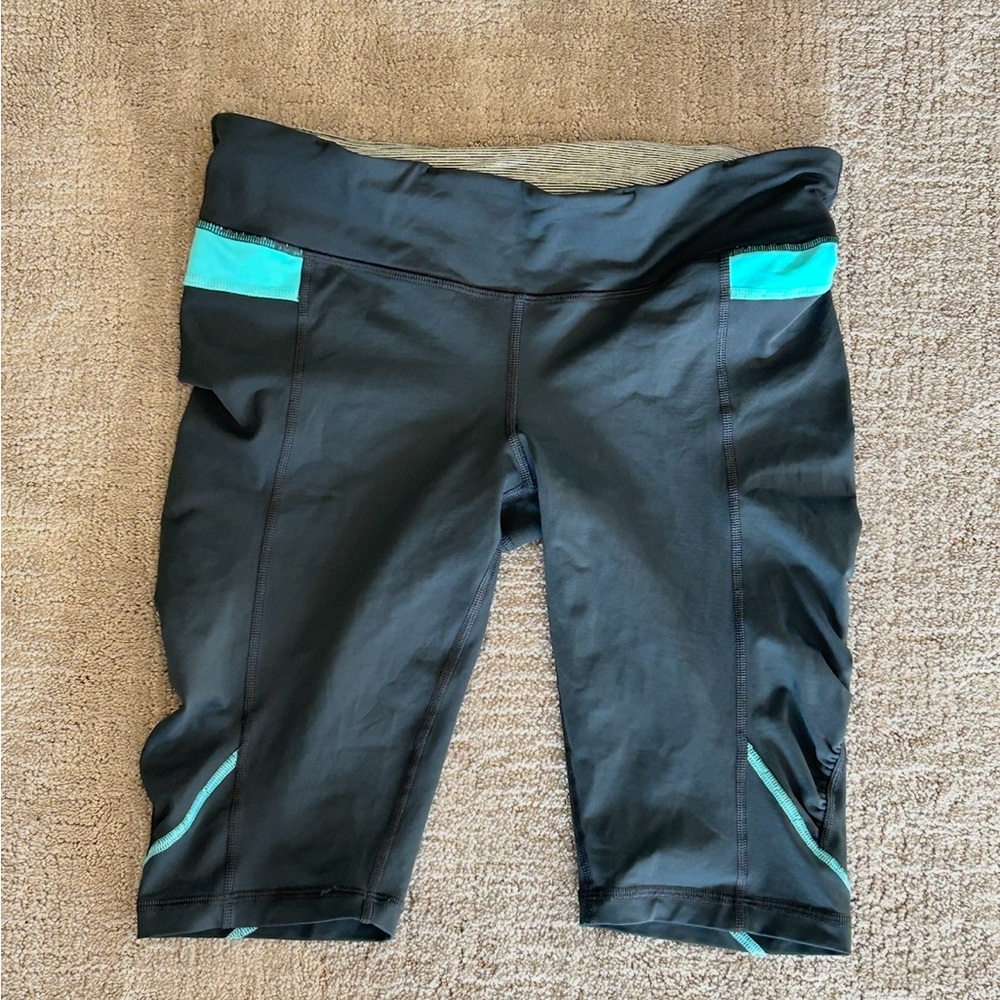 Lululemon Athletica Women’s Biker Shorts Ruched Black Green Striped Zip Pocket
